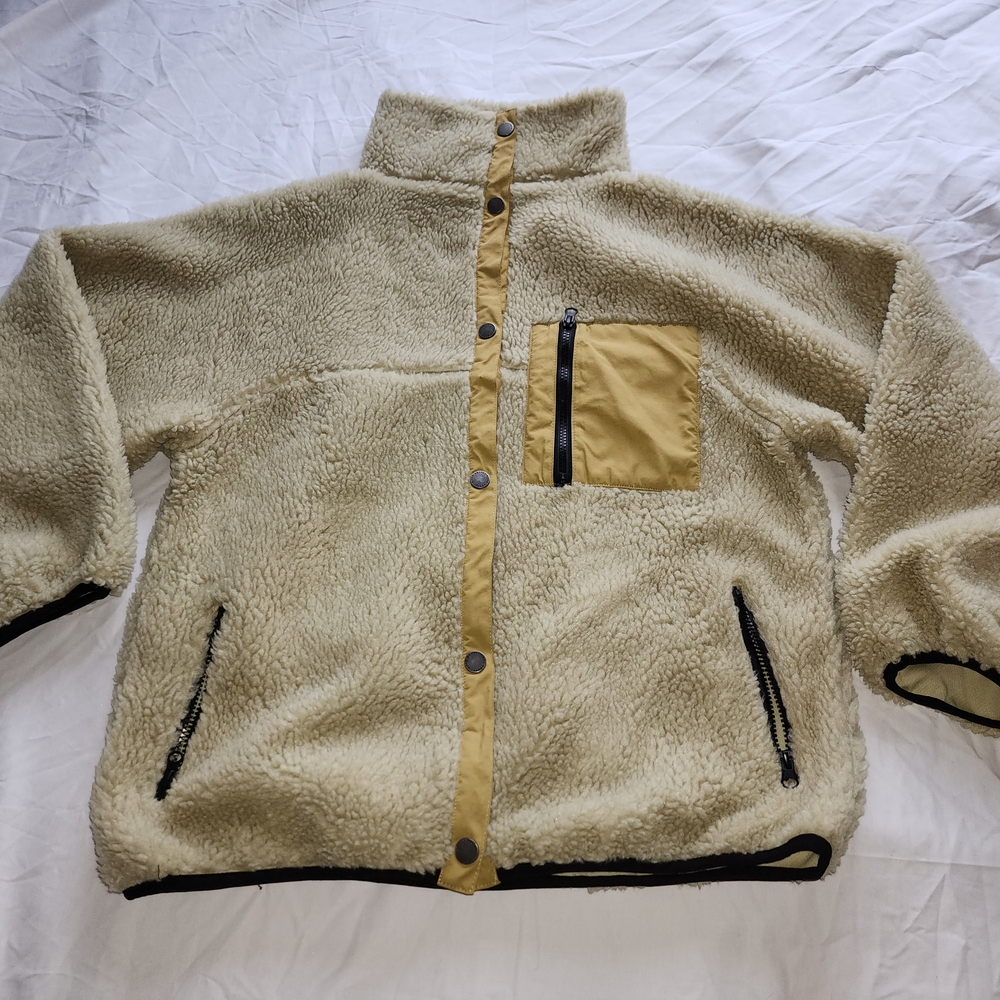 BASIN + RANGE WOMEN'S MIXED SHERPA  JACKET BEIGE SIZE SMALL IS USED